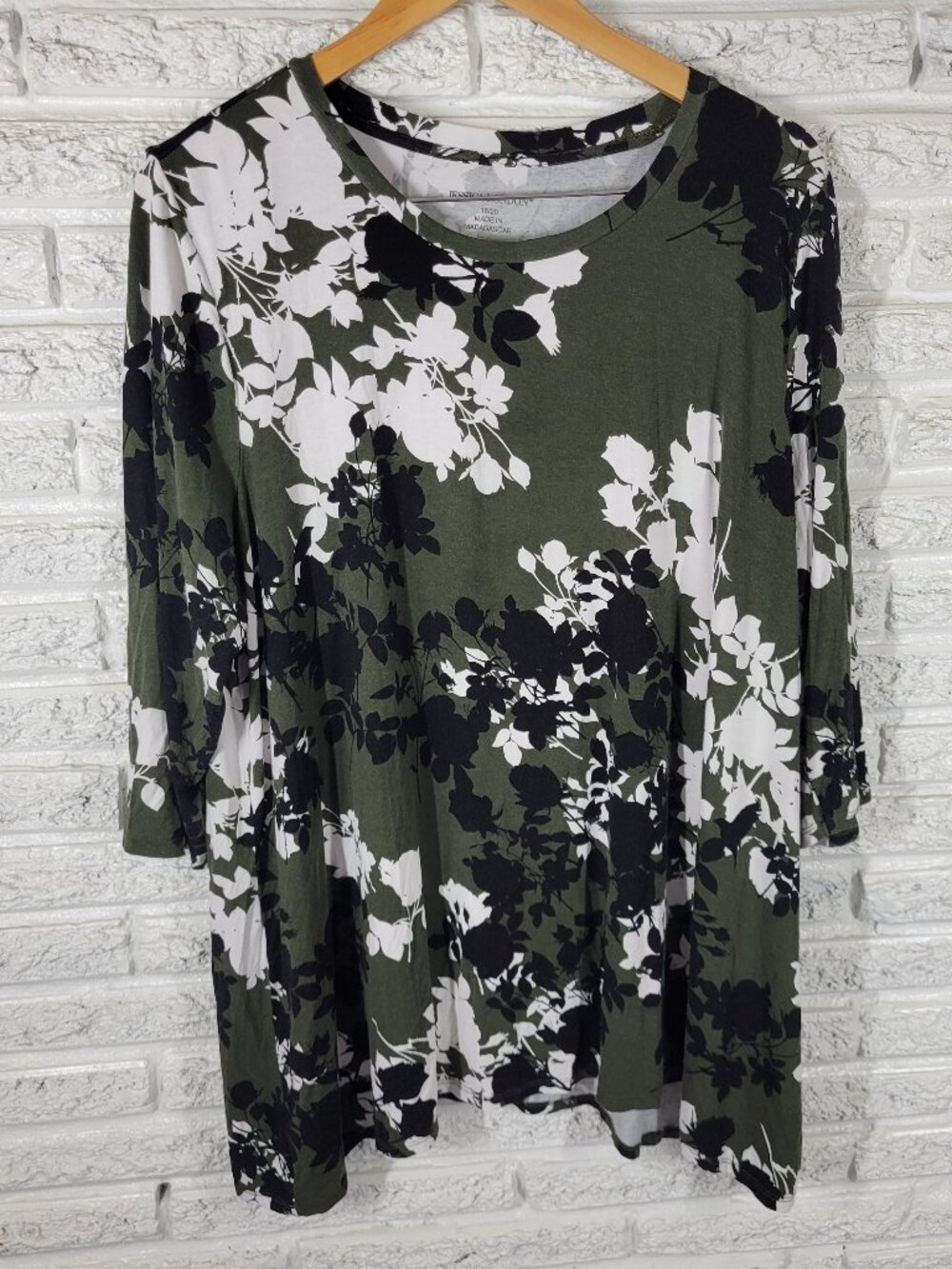 Jessica London Women Tunic Top 18/20 2X Green Black Floral Stretch Crew FLO30E